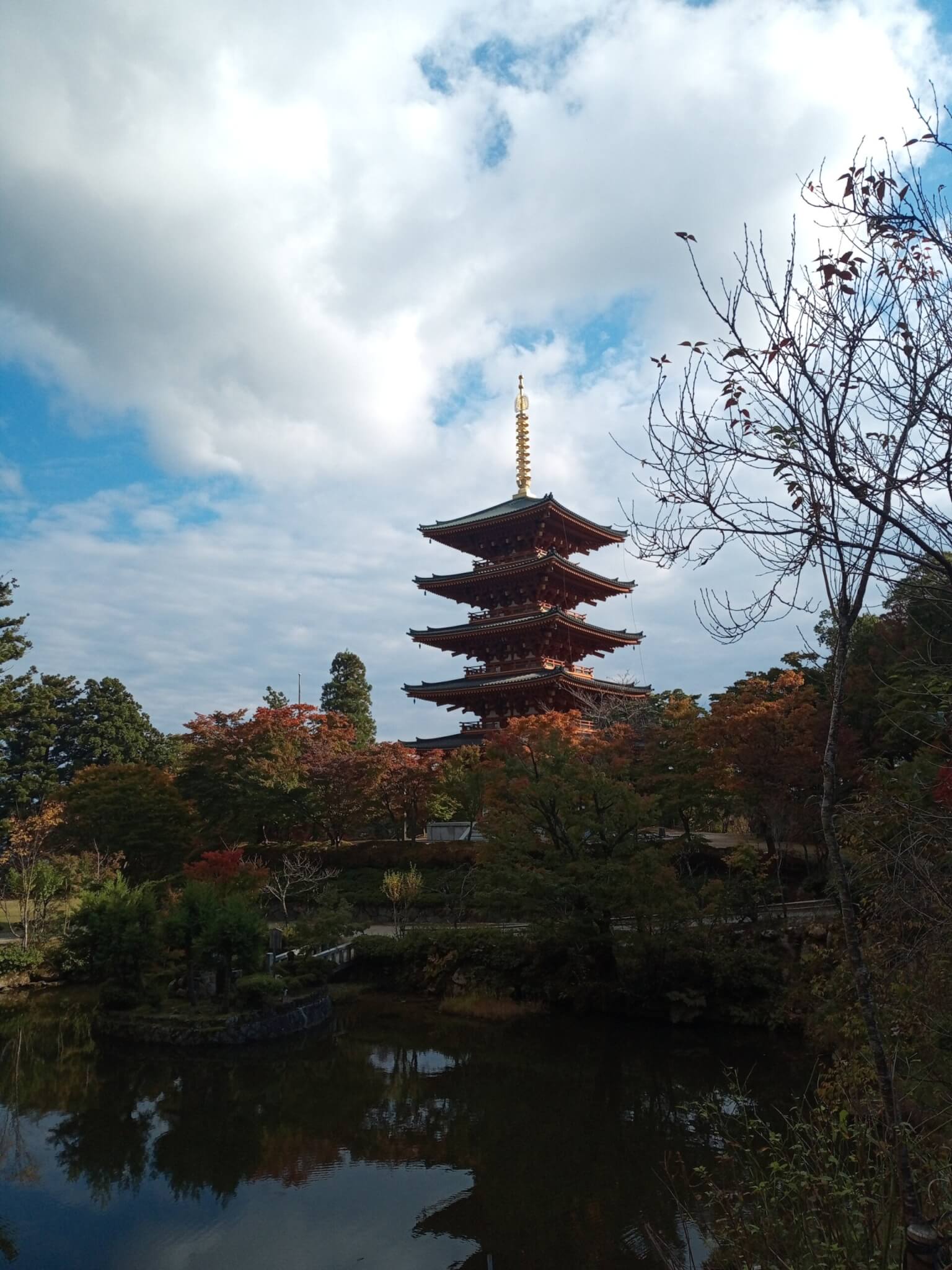 鎌倉時代の形式を復元した五重塔(成相寺)